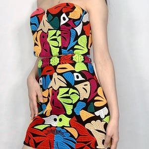 ชุดเดรสแฟชั่นใหม่สำหรับผู้หญิง OEM แบบไม่มีแขน ปักลายตามสั่ง เซ็กซี่ พร้อมกระโปรงยาวเหนือเข่า - Product Image 2