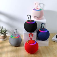 68D #   Haut-parleur portable mini avec lumières LED RGB sans fil, étanche IPX-6, tissu, fente pour carte, caisson de basses