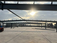 Fabricant de matériaux de construction pour entrepôts, ateliers, bureaux et hangars préfabriqués modernes en structure acier de haute qualité, conformes aux normes CE