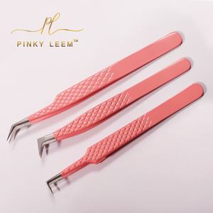 แหนบติดขนตาปลายแหลม 75 องศา ยี่ห้อ Private Logo สีทองพลาสมา แหนบต่อขนตาปลายไฟเบอร์ - Product Image 1