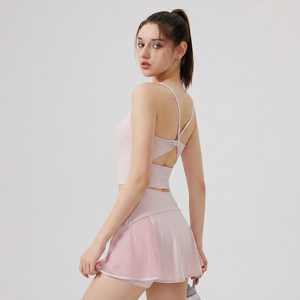 Top Deportivo Corto para Mujer al por Mayor con Cuello Cuadrado, Espalda con Aberturas y Detalle Trenzado, Tirantes Finos, Elástico, Acolchado, para Tenis, Yoga, Pilates - Product Image 1