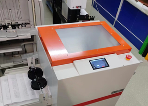 RC-185MT entièrement automatique papier couché papier à lettres <span class=keywords><strong>livret</strong></span> point de selle plat clou pliant reliure <span class=keywords><strong>agrafeuse</strong></span> intégrée - Product Image 2