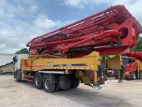 Camion pompe à béton Sany 52 mètres, châssis diesel Benz, occasion, jaune, moteur puissant 315 kW, 48,5 m horizontaux, 12 m/h, 2020