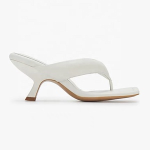 Женские пляжные шлепанцы с квадратным носком - Product Image 4