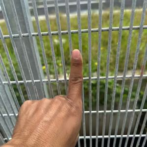 Clôture en fil d'acier galvanisé à chaud pour route, clôture en fil métallique sécurisée anti-escalade - Product Image 1