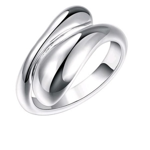 Boucles d'oreilles tendance en laiton en forme de goutte d'eau, plaqué or 18 carats, ensemble de bijoux en zircon pour femme, idéal pour fiançailles et anniversaire - Vente en gros usine - Product Image 4