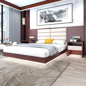 Ensemble de meubles de chambre d'hôtel personnalisé et abordable avec cadre de lit plateforme en bois, tête de lit capitonnée et tables de chevet intégrées - Product Image 4