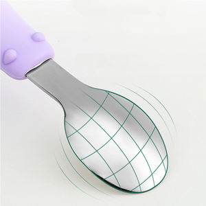 ポータブル子供の食器セットには、特に子供の食事のために設計されたベビーフードスプーンとシリコンフォークが含まれています。 - Product Image 5