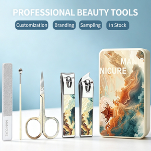 Kit de manucure et pédicure portable avec coupe-ongles, fourchette à cuticules, ciseaux à ongles, lime à ongles, étui de rangement en métal, logo personnalisé - Product Image 1