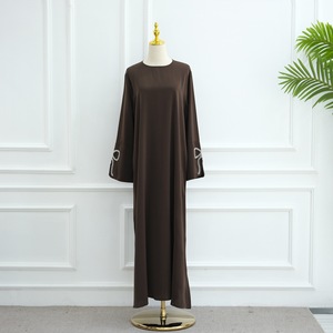 Vêtements islamiques élégants pour femmes en tissu Nida, robe musulmane modeste avec abaya fermée à perles pour les grandes tailles, style Dubaï - Product Image 4