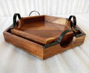 Plateau de service hexagonal en bois d'acacia de qualité supérieure avec poignées en métal robustes pour la maison, l'hôtel et la restauration - Product Image 1