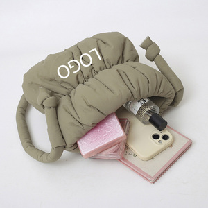 Sac fourre-tout matelassé en nylon léger et imperméable pour femme, personnalisé en usine, avec logo <span class=keywords><strong>Priant</strong></span>, idéal pour la mode féminine - Product Image 2