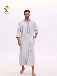 Último Modelo 2025: Thobe Árabe de Alta Gama para Hombre, Material Suave Antipilling, Elegante Diseño de Manga Tres Cuartos, Túnica de Oración para Hombre - Product Image 4