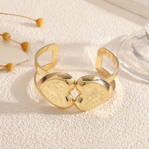 Jingciren Boutique Fashion Metal Peach Heart Glazed Ring <b>Bracelet</b> <b>Earrings</b> <b>Set</b> Design Light Luxury Jewelry <b>Set</b> Three Piece - Product Image 3