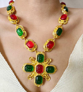 Kaimei 2025 Joyería de Moda al por Mayor, Collares de Aleación Baratos para Mujer, Collares de Metal con Diamantes de Estilo Barroco, Collares Largos Punk con Cruz - Product Image 6