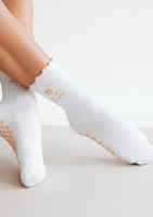 Chaussettes de Pilates personnalisées pour femmes avec grip antidérapant, broderie mignonne, chaussettes de danse et de yoga, vente en gros, faible MOQ, chaussettes en coton pour hommes