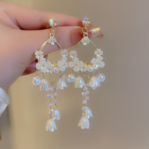 Boucles d'oreilles pendantes de luxe vintage pour femme, en alliage, avec strass, perles et fleurs à longues pampilles, style mode haut de gamme - Product Image 3