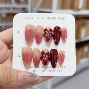 <span class=keywords><strong>Uñas</strong></span> Postizas Francesas Reutilizables de Alta Calidad, Diseño Almendrado Cuadrado, Tallado 3D con Flores, <span class=keywords><strong>Color</strong></span> Café, <span class=keywords><strong>Uñas</strong></span> Prediseñadas al por Mayor - Product Image 1