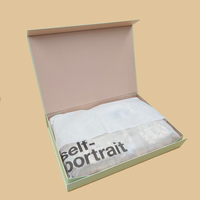 Boîte d'emballage cadeau en carton recyclé écologique avec rabat magnétique pliable et logo UV personnalisé, boîte d'expédition premium pour chaussettes