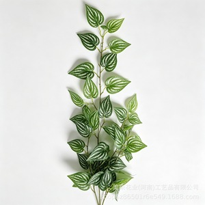Magnifique Bouquet de Plantes Vertes Artificielles Feuilles de Pastèque en Plastique Décoration Intérieure Extérieure Idéal pour l'Amitié et la Décoration de la Maison Faible Entretien - Product Image 4