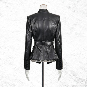 Blazer Ceinturé Noir en Similicuir PU pour <span class=keywords><strong>Femme</strong></span> - <span class=keywords><strong>Veste</strong></span> Peplum Ajustée avec Boucle Dorée et Détail de Poche, Haut de Costume Tendance - Product Image 5