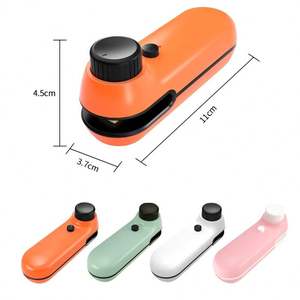Mini sellador al vacío portátil recargable por USB con cortador incorporado y bolsas de vacío sin BPA para sellado al vacío de alimentos Sous Vide - Product Image 3