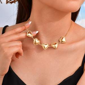 Collar de cadena plana de acero inoxidable para mujer, con cruz y corazón, dorado, moderno, multicapa, estilo retro, de moda, para verano, cadena para clavícula - Product Image 2