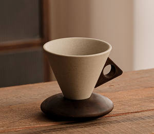 Tasse à café <span class=keywords><strong>Latte</strong></span> <span class=keywords><strong>en</strong></span> céramique triangulaire rétro de style Ins décoration de la maison tasses à café expresso avec base <span class=keywords><strong>en</strong></span> <span class=keywords><strong>bois</strong></span> - Product Image 3