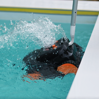 Robot de nettoyage de piscine sans fil avec fonction de nettoyage des parois et des lignes d'eau pour piscines hors sol et enterrées