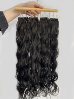 Extensions de cheveux bouclés ultra-fines et plates, invisibles à 100 %, même en queues de cheval hautes et chignons, sans retours de cheveux.