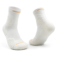Chaussettes de sport de basketball de haute qualité pour hommes en coton et polyester avec logo personnalisé sur le revers