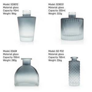 Bouteille diffuseur de parfum en verre rond gris dépoli avec bouchon en aluminium, motif rayures verticales uniques, vide, pour bâtonnets aromatiques, avec capuchon - Product Image 5