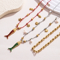 Ensemble de colliers superposés pour femmes avec pendentif en forme de poisson animalier en quartz et acier inoxydable, perles dorées et perles en émail rouge et vert tendance