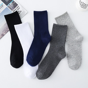 Chaussettes ras du cou en coton peigné pour hommes, blanches <span class=keywords><strong>et</strong></span> noires unies, décontractées, respirantes, antibactériennes, pour l'automne, vente en gros pour tenues habillées - Product Image 4