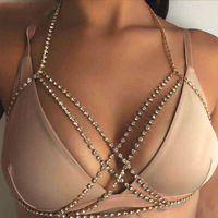 Vente directe d'usine Bijoux fantaisie pour femmes Chaîne de poitrine sexy Croix Strass Collier de poitrine Chaîne de corps croisée
