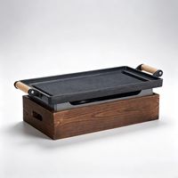 Mini barbecue portable de table au charbon de bois et à l'alcool avec plaque de cuisson et base en bois