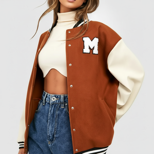 Chaqueta universitaria de béisbol tipo Letterman de lana sólida para mujer, nueva, de invierno, rellena de algodón, OEM, estilo bomber, teñida a medida, transpirable - Product Image 1