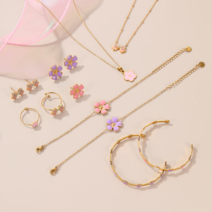 Ensemble de bijoux en acier inoxydable pour enfants HWASAN, bracelet et collier à fleurs colorées et mignonnes pour petites filles, vente en gros - Product Image 1