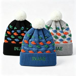 หมวกบีนนี่ถักไหมพรมสีสันตัดกันแบบกำหนดเอง พร้อมปอมปอม ปักโลโก้ INJAE หมวกไหมพรมถักขอบพับอุ่นสบายสำหรับฤดูหนาว ขายส่งหลายแบบ รับผลิตแบบ OEM ODM - Product Image 5