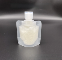 Vente en gros de sacs pochette d'emballage en plastique au design unique pour cosmétiques et soins de la peau avec bec verseur