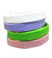 Gelang silikon RFID WR8857 Epoxy Laser disesuaikan Logo gelang tahan air