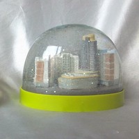 Globe à neige personnalisé en résine 3D avec tour Eiffel, dôme en acrylique, souvenir en plastique, ornement cadeau