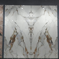 Dalles de porcelaine grand format en pierre frittée de luxe, carreaux de marbre artificiel pour fond de salon