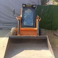 Digunakan untuk 465HD Mini Skid Steer Loader-Mesin Diesel Amerika 75KW Efisiensi Operasi Tinggi Kapasitas 3 Ton Pompa Gear PLC 4 Roda