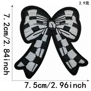 Nouveau Patch Brodé Thermocollant Motif Cœur à Carreaux Aqua avec Nœud Papillon pour Décoration de Chapeaux et Sweats à Capuche - Product Image 5