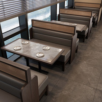 Ensemble de table à manger en bois massif avec plateau en marbre et design nordique pour utilisation en restaurant, mobilier commercial gain de place