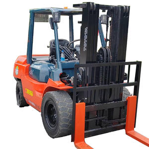 Montacargas Diésel de 4 y 5 Toneladas de Marca Reconocida con Motor Original al Precio Más Bajo, Montacargas Toyota 7F con Mástil Tríplex - Product Image 1