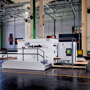 Machine de découpe à plat semi-automatique avec 4 crochets de succion, haute productivité, motorisée, 380V, 7000 feuilles/heure - Product Image 3