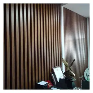 Painéis de parede Wpc de PVC à prova d'água para decoração de interiores com grãos de madeira novo
