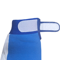 Cuir de grain de porc. Dos en tissu élastique bleu. Poignets doublés de tissu de rayonne de polyester blanc. Grade B-DLP426